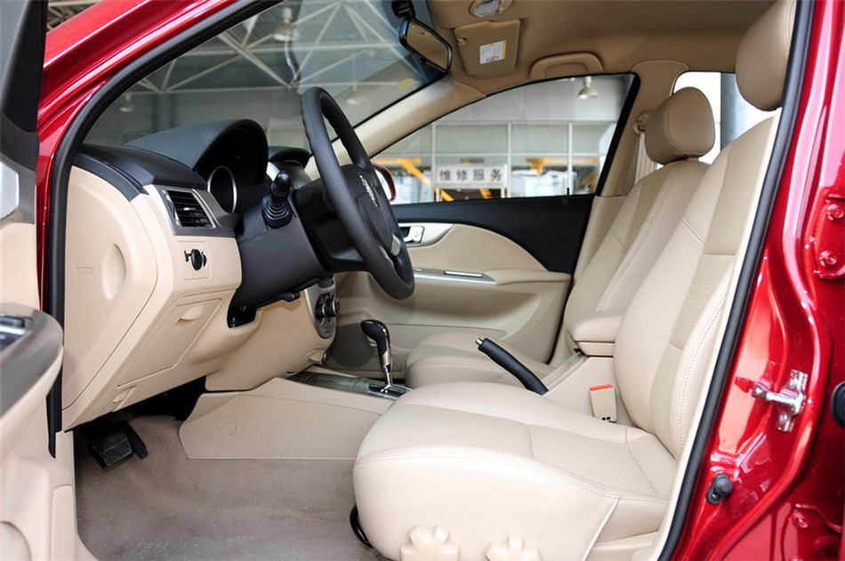 2013款 1.5L AT 经典型 座椅空间