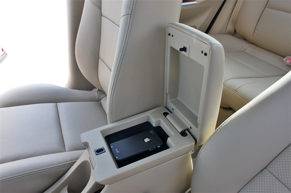 2013款 1.5L AT 尊享型 座椅空间