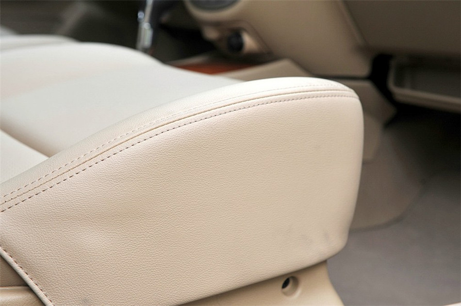 2013款 1.5L AT 尊享型 座椅空间