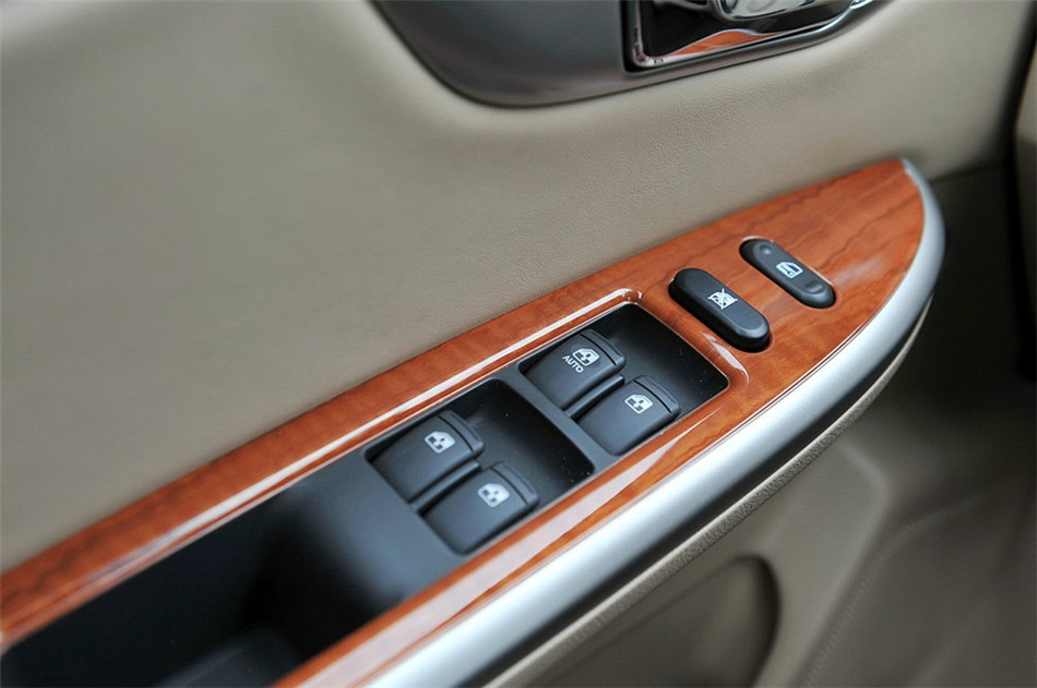 2013款 1.5L AT 尊享型 座椅空间