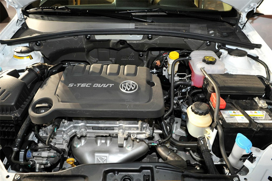 2013款 1.5L AT 尊享型 引擎底盘