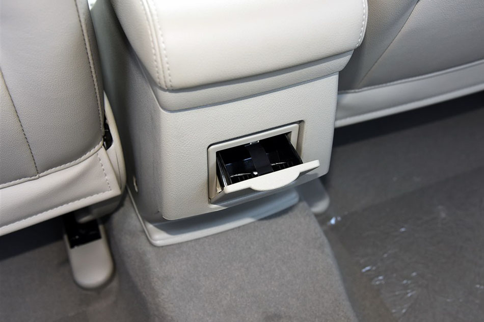 2015款 1.5L 自动经典型 座椅空间
