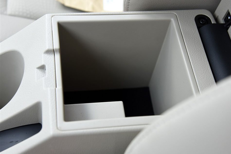 2015款 1.5L 自动经典型 座椅空间