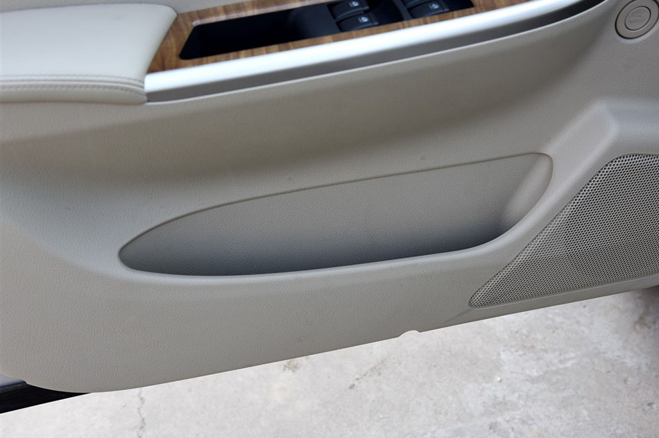 2015款 1.5L 自动经典型 座椅空间