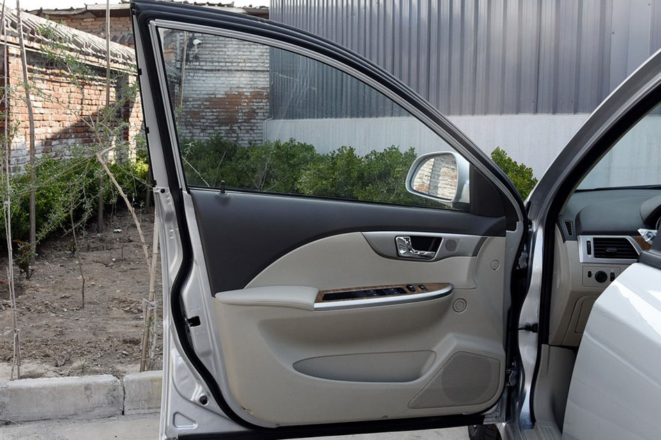 2015款 1.5L 自动经典型 座椅空间