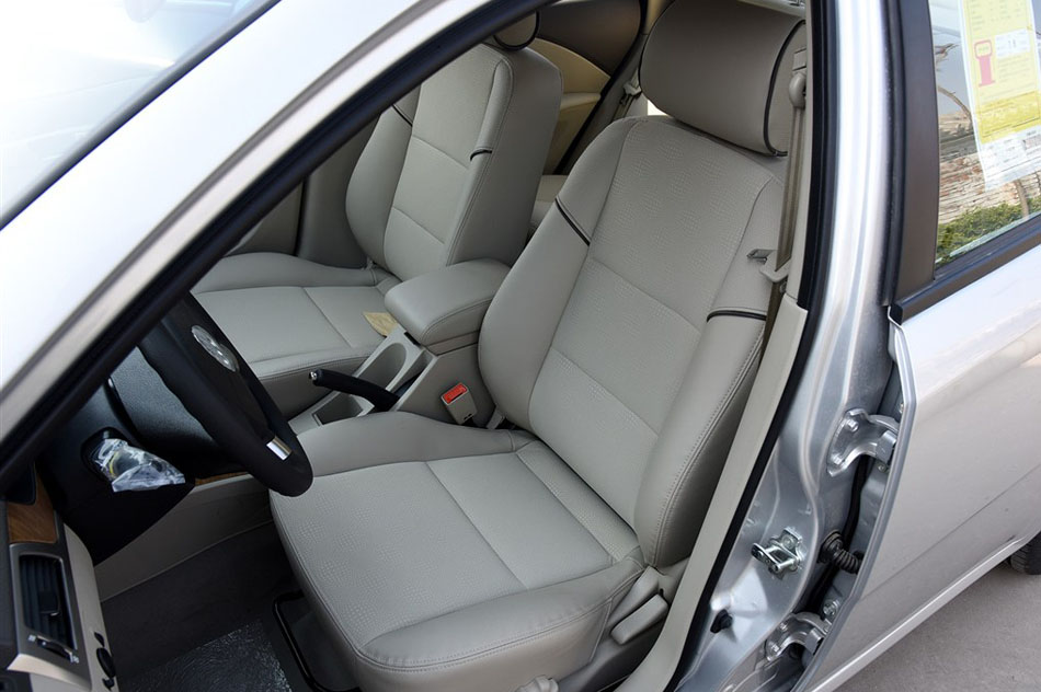 2015款 1.5L 自动经典型 座椅空间