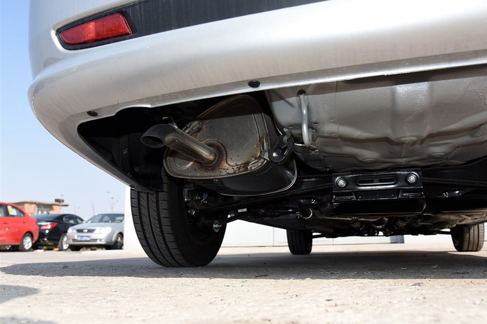 2015款 1.5L 自动经典型 引擎底盘