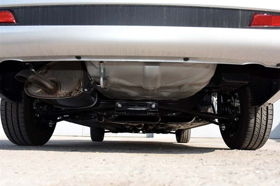 2015款 1.5L 自动经典型 引擎底盘