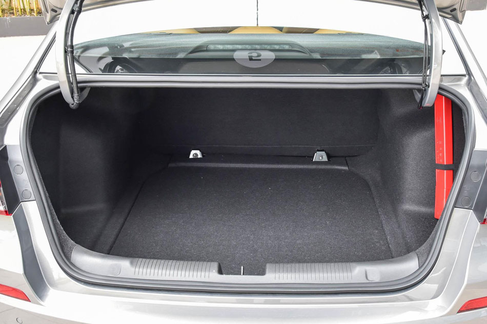 2018款 15N CVT豪华型 座椅空间