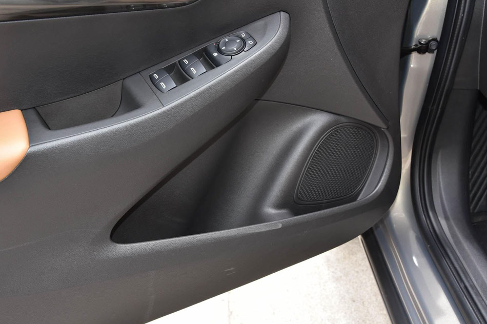 2018款 15N CVT豪华型 座椅空间