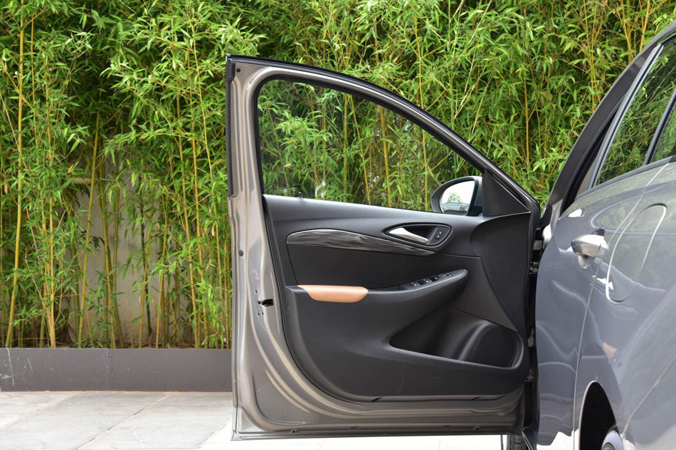 2018款 15N CVT豪华型 座椅空间