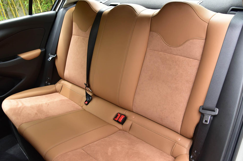 2018款 15N CVT豪华型 座椅空间