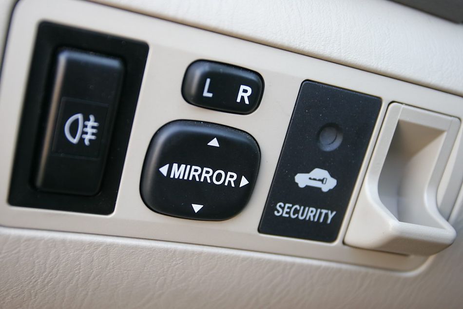 图为花冠EX内饰及细节