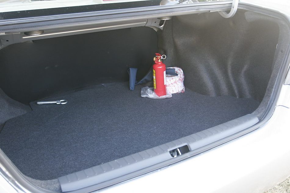 图为花冠EX内饰及细节