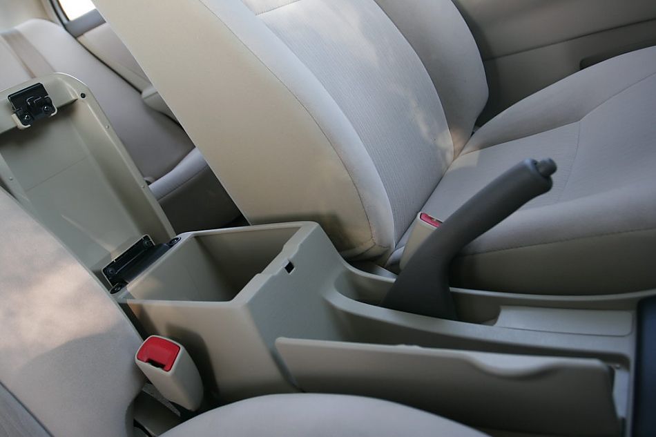 图为花冠EX内饰及细节