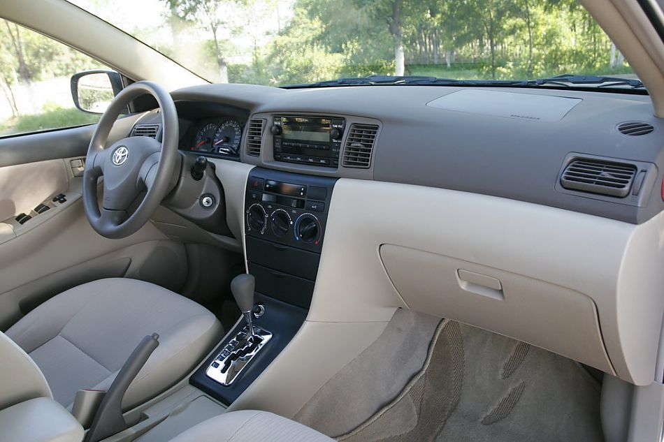 图为花冠EX内饰及细节