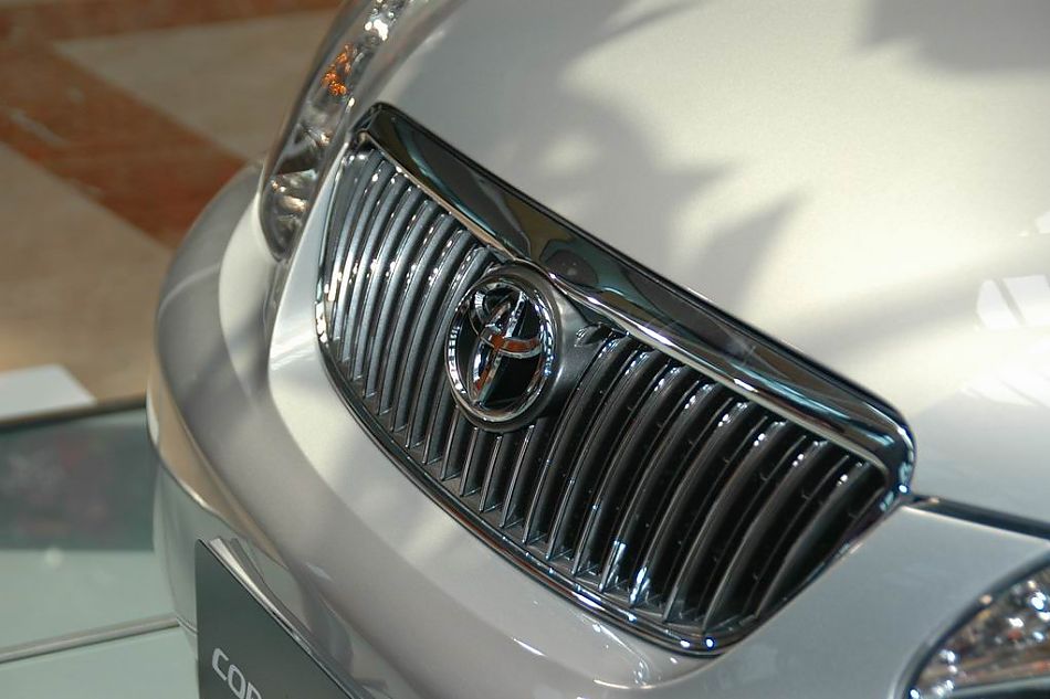 天津一汽丰田新花冠进气格栅