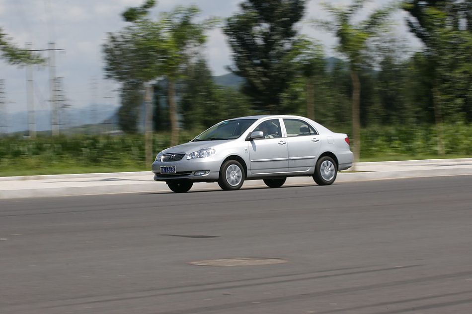 图为花冠行驶中的动态