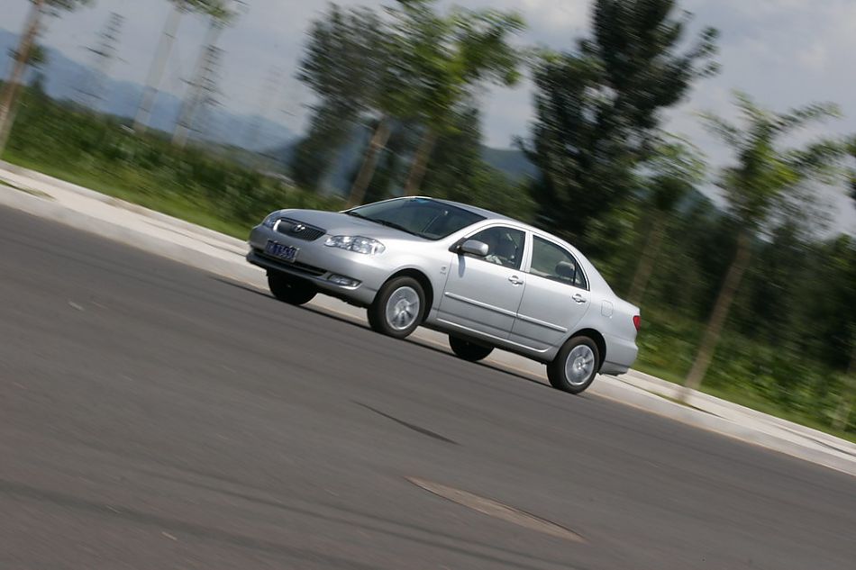 图为花冠行驶中的动态