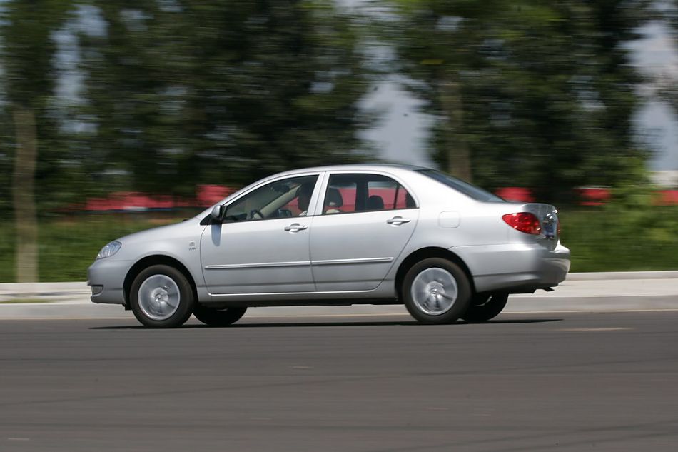 图为花冠EX内饰及细节