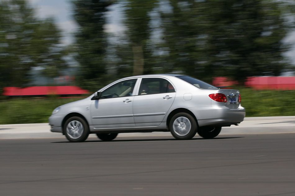 图为花冠EX行驶动态