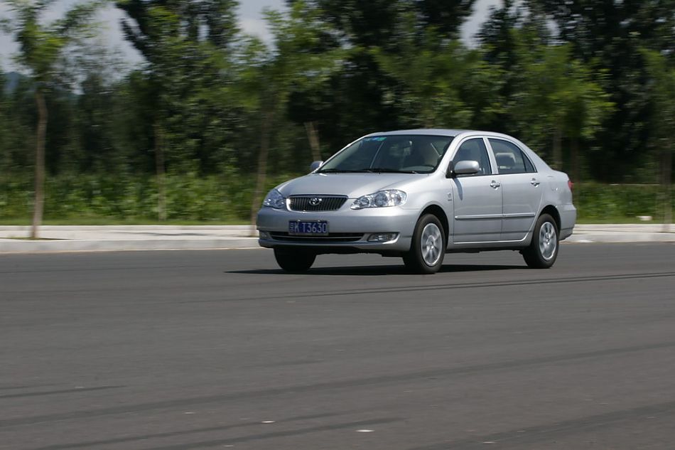 图为花冠EX行驶动态