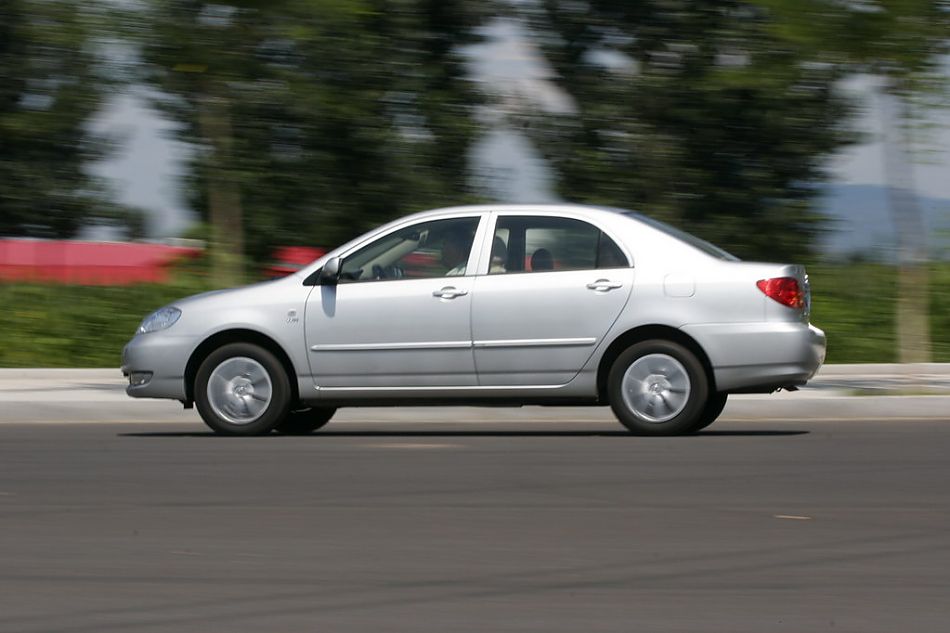 图为花冠EX行驶动态