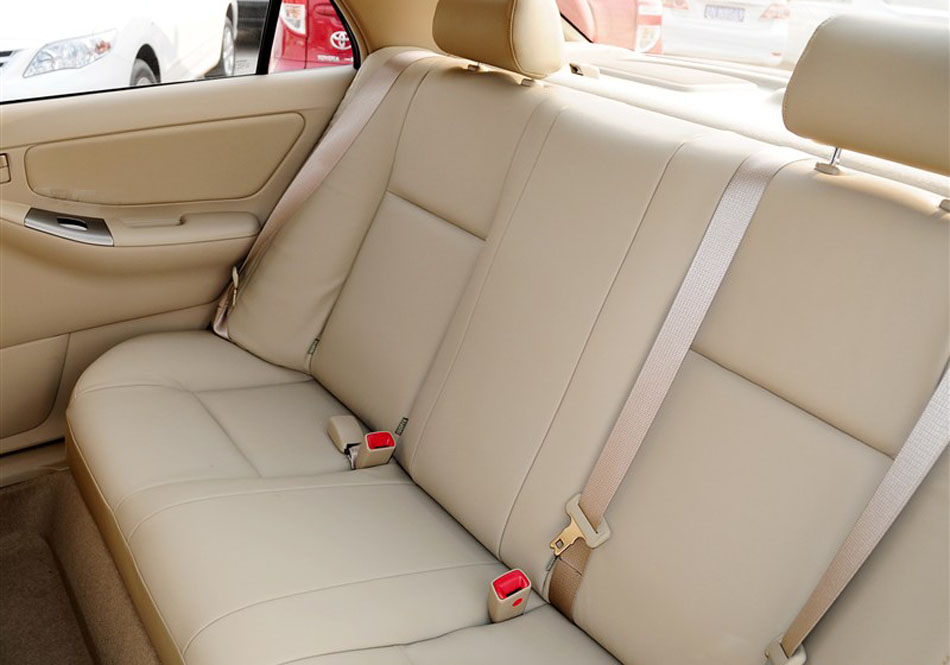 2013款花冠1.6L AT 豪华版 座椅空间