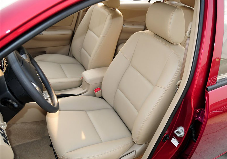 2013款花冠1.6L AT 豪华版 座椅空间