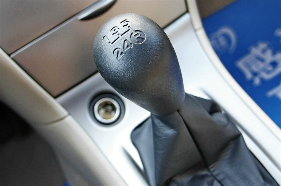 2013款花冠1.6L手动卓越版