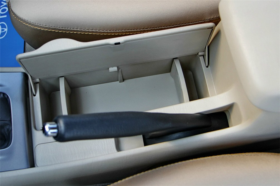 2013款花冠1.6L手动卓越版