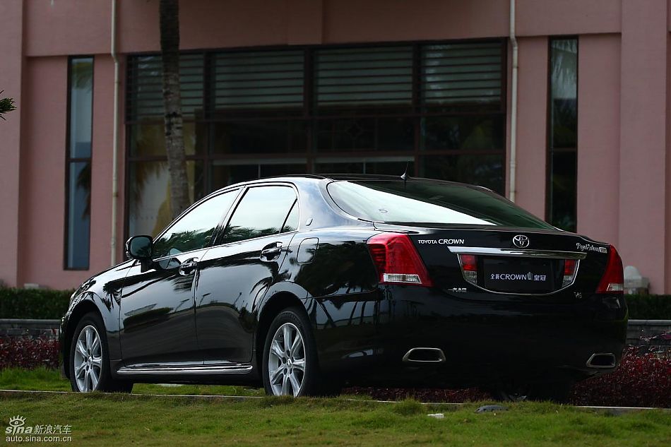 丰田新皇冠试驾实拍图外观