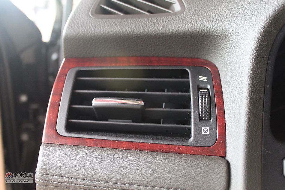 2010款新皇冠2.5L V6天窗导航版