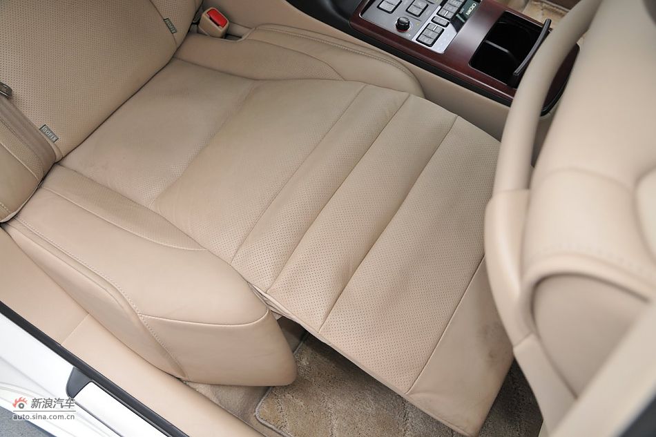 右后VIP座椅小腿支撑