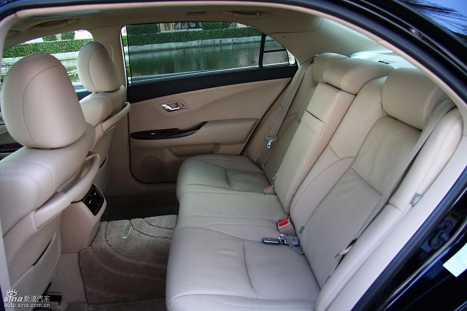 丰田新皇冠试驾实拍图内饰