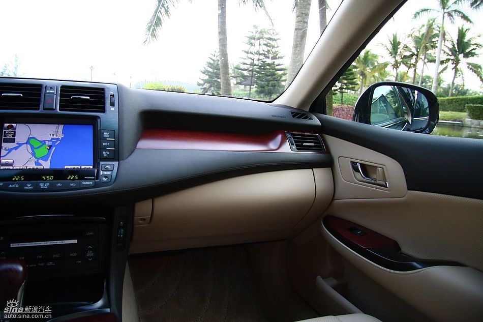 丰田新皇冠试驾实拍图内饰
