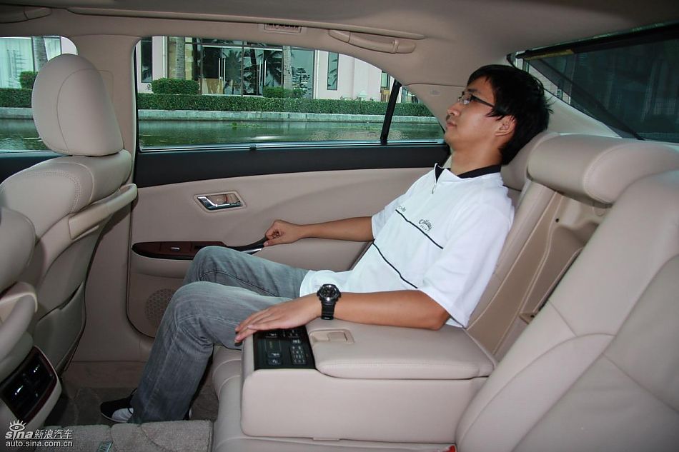 丰田新皇冠试驾实拍图内饰