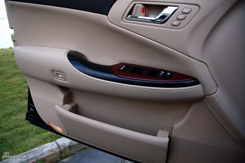 丰田新皇冠试驾实拍图内饰