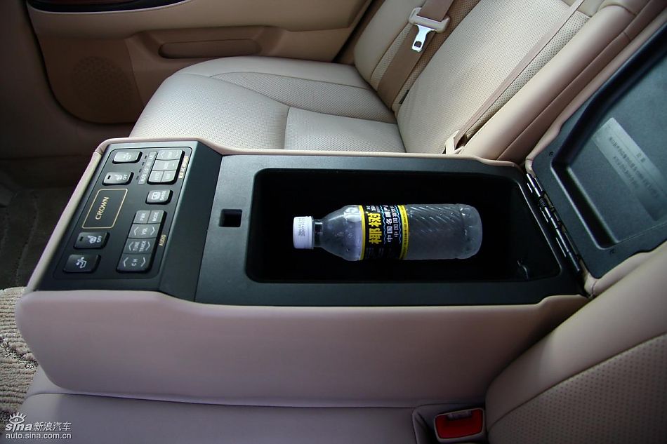 丰田新皇冠试驾实拍图内饰