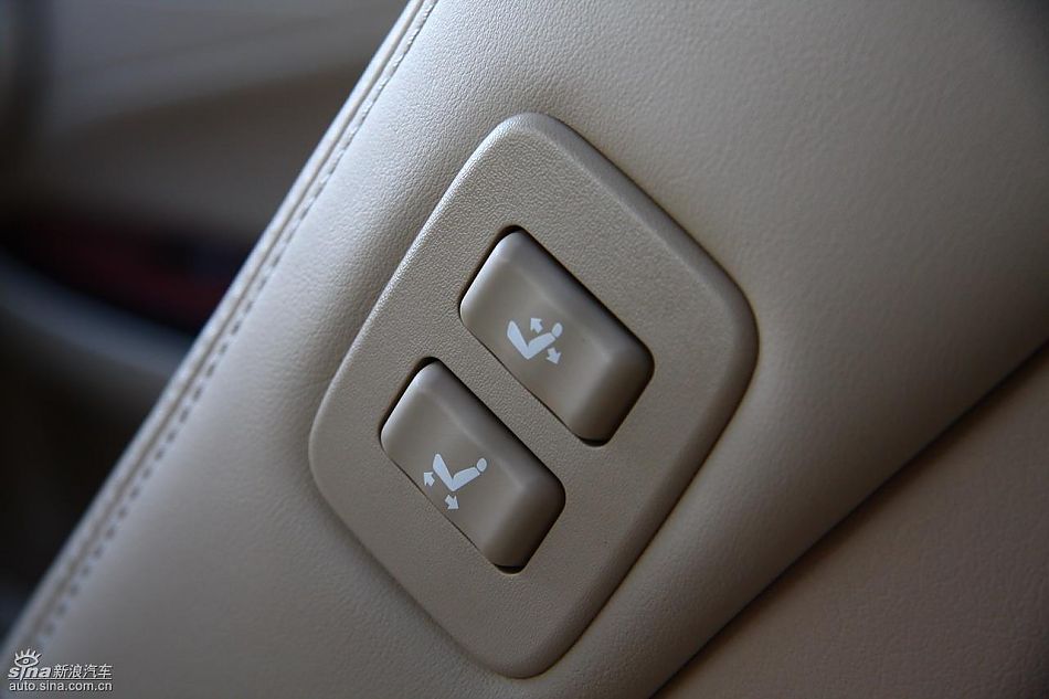 丰田新皇冠试驾实拍图内饰