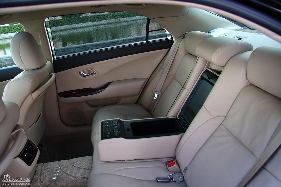 丰田新皇冠试驾实拍图内饰