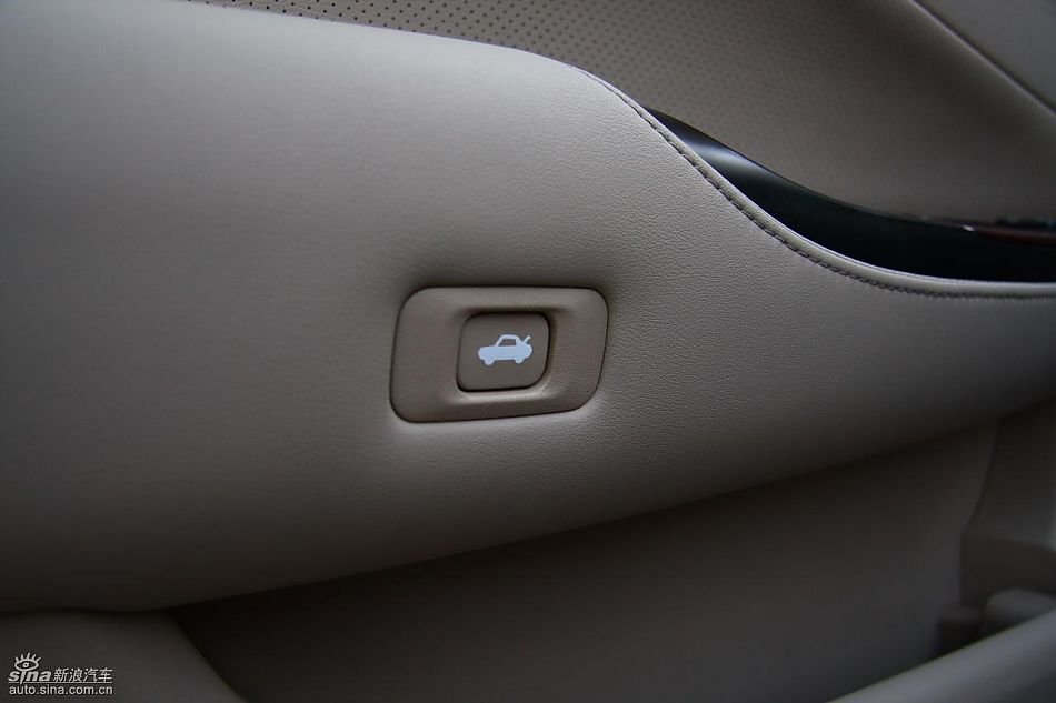 丰田新皇冠试驾实拍图内饰