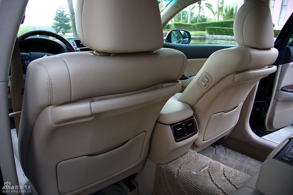 丰田新皇冠试驾实拍图内饰