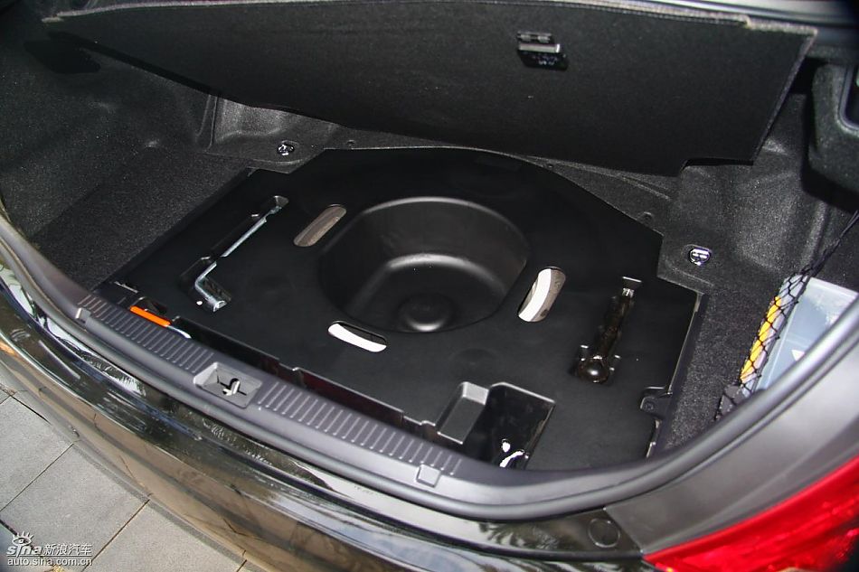 丰田新皇冠试驾实拍图发动机与细节