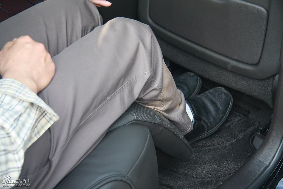 丰田新皇冠试驾实拍图发动机与细节