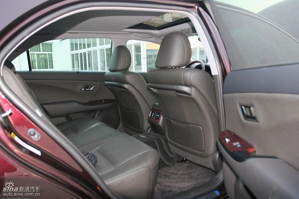 新皇冠内饰及细节