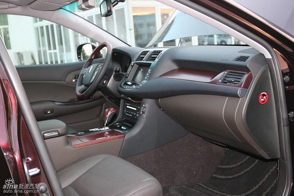 新皇冠内饰及细节