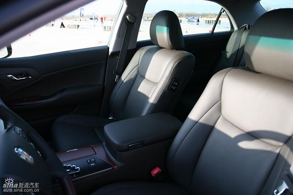 新皇冠内饰及细节