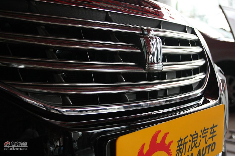2010款新皇冠2.5L V6天窗导航版