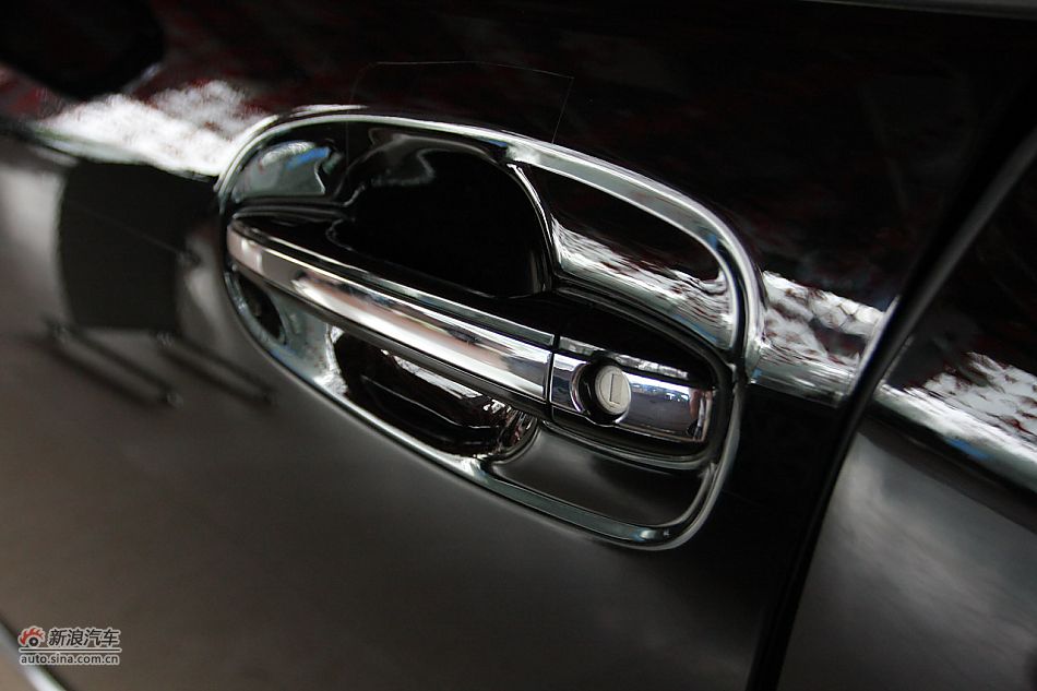 2010款新皇冠2.5L V6天窗导航版